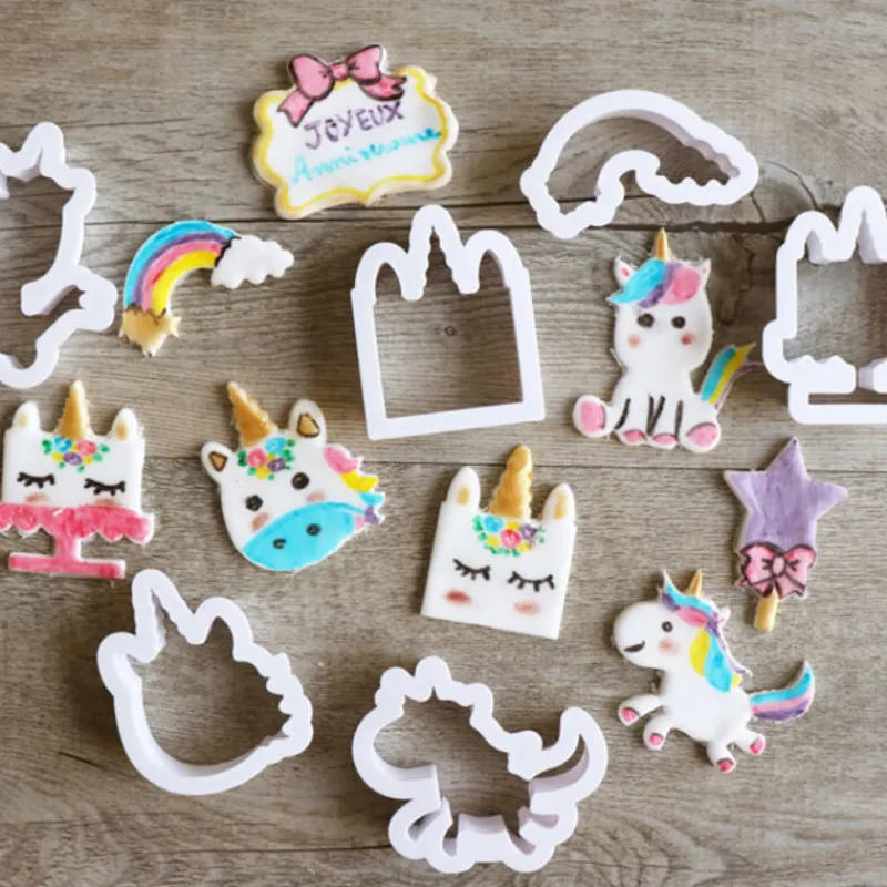Cerf Dellier Emporte-Pièces Et Découpoirs*Découpoirs Licorne Assortis (X 8)